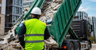 Вывоз строительного мусора в Черногорске: услуги лицензированной компании — ПроМусор